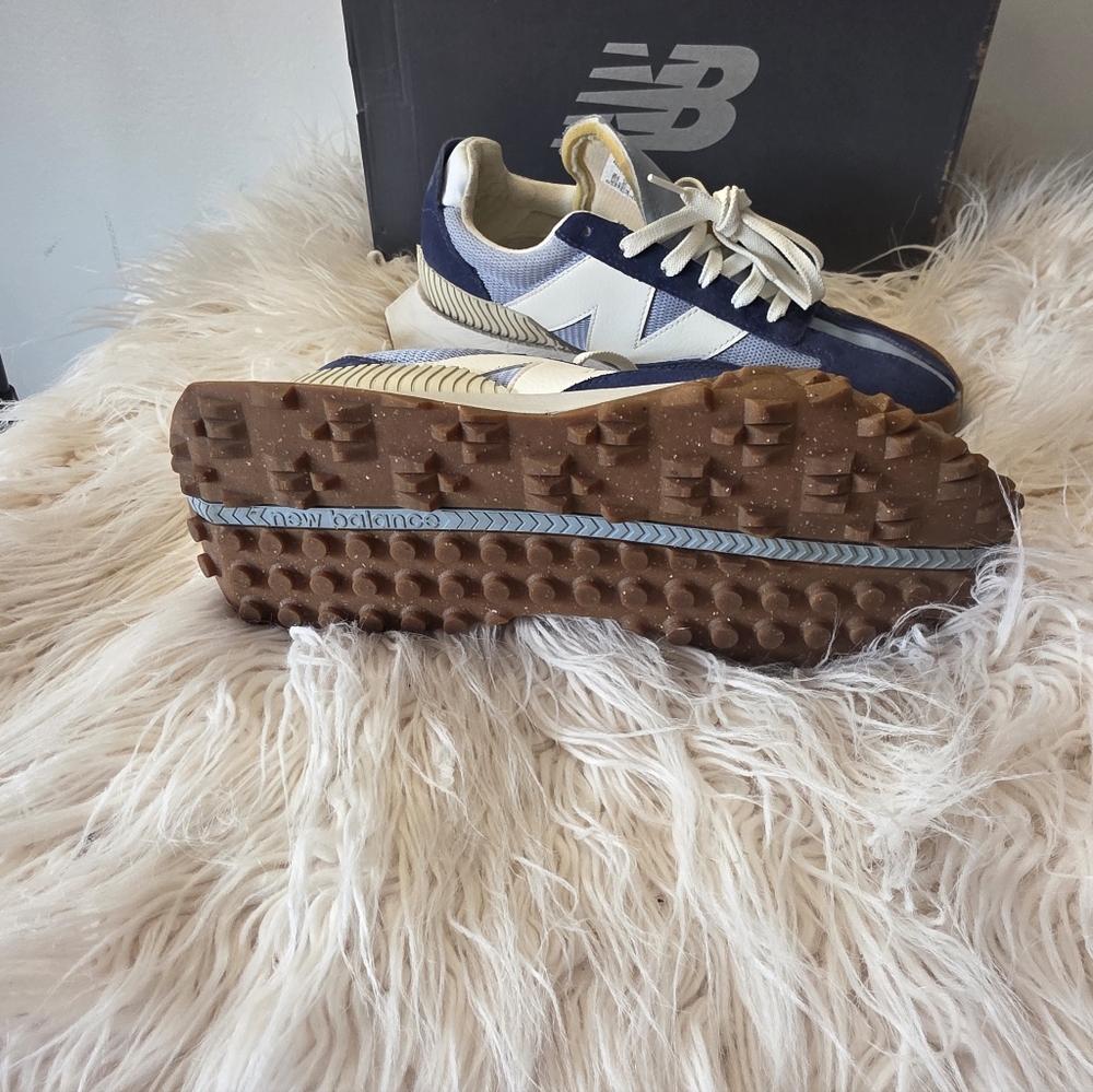 New BalanceXC 72 Navy and White Athletic Shoes - Picture 5 of 7